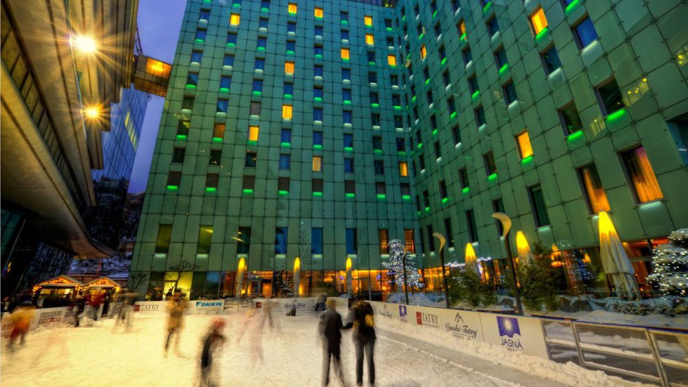 Grand Hotel River Park, A Luxury Collection Hotel, Bratislava Exterior foto The hotel at night