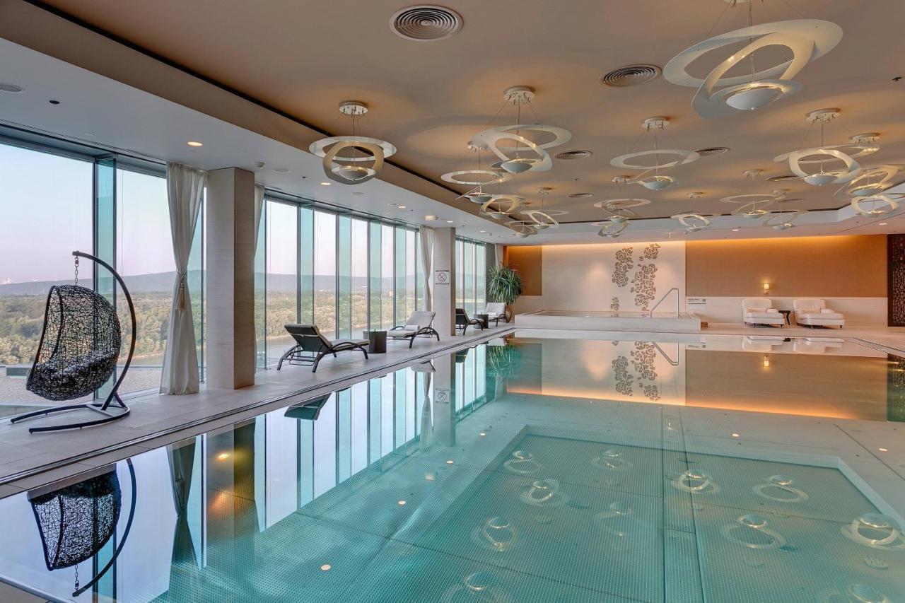 Grand Hotel River Park, A Luxury Collection Hotel, Bratislava Exterior foto The pool at the 101st floor
