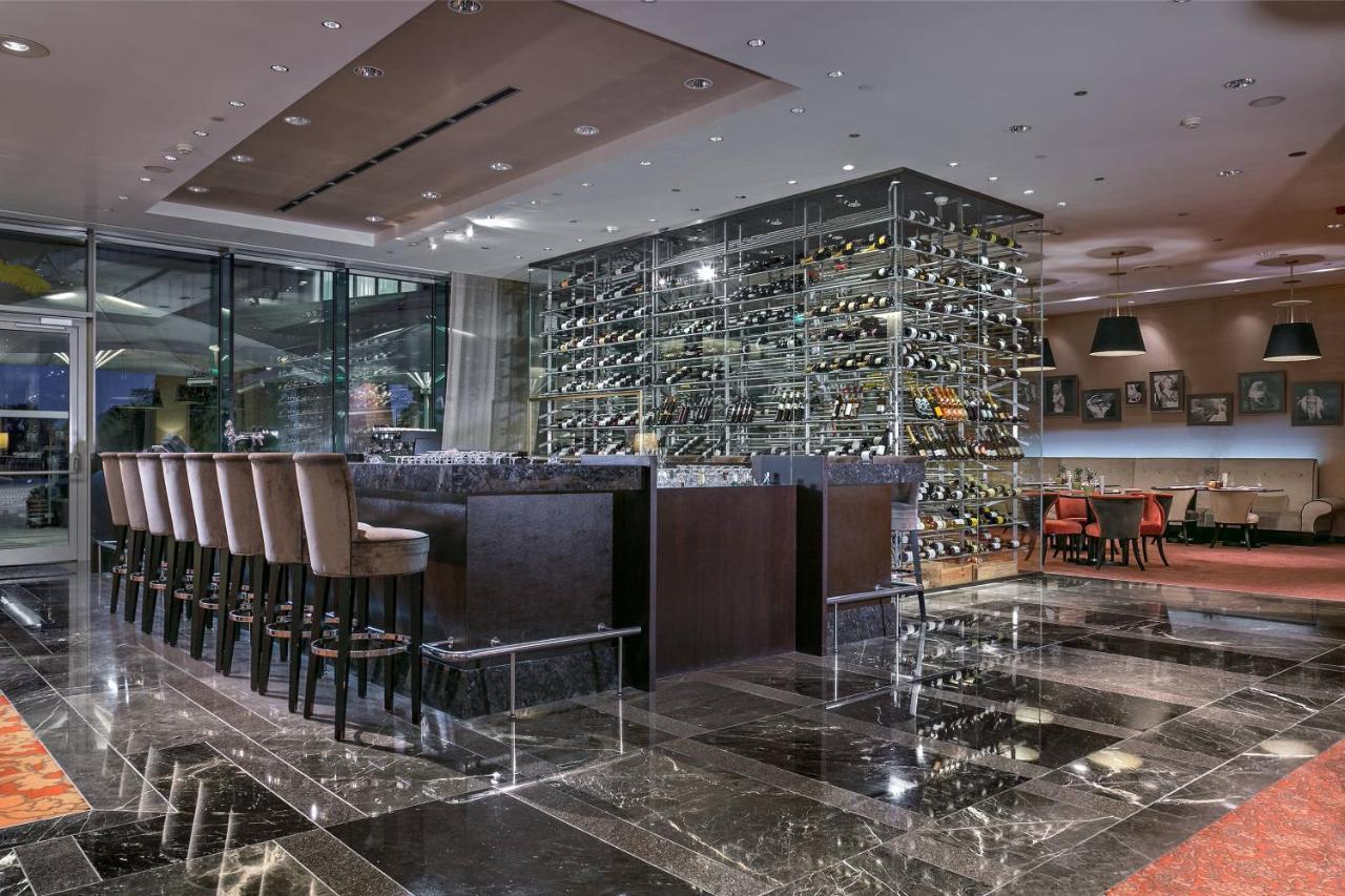 Grand Hotel River Park, A Luxury Collection Hotel, Bratislava Exterior foto The bar at the Mandarin Oriental