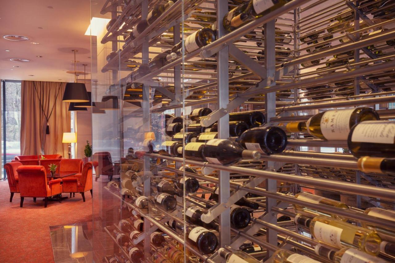 Grand Hotel River Park, A Luxury Collection Hotel, Bratislava Exterior foto Wine rack