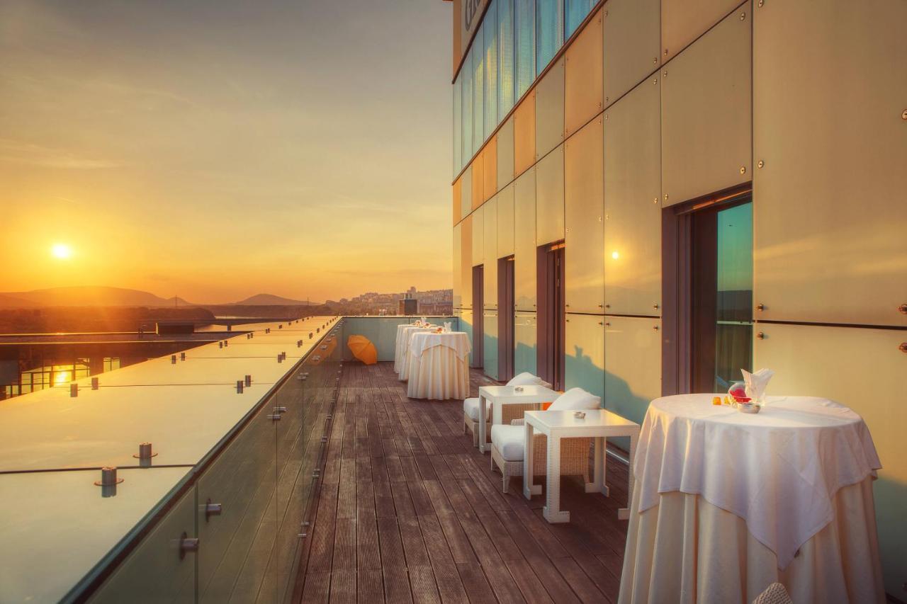 Grand Hotel River Park, A Luxury Collection Hotel, Bratislava Exterior foto Skyline Terrace