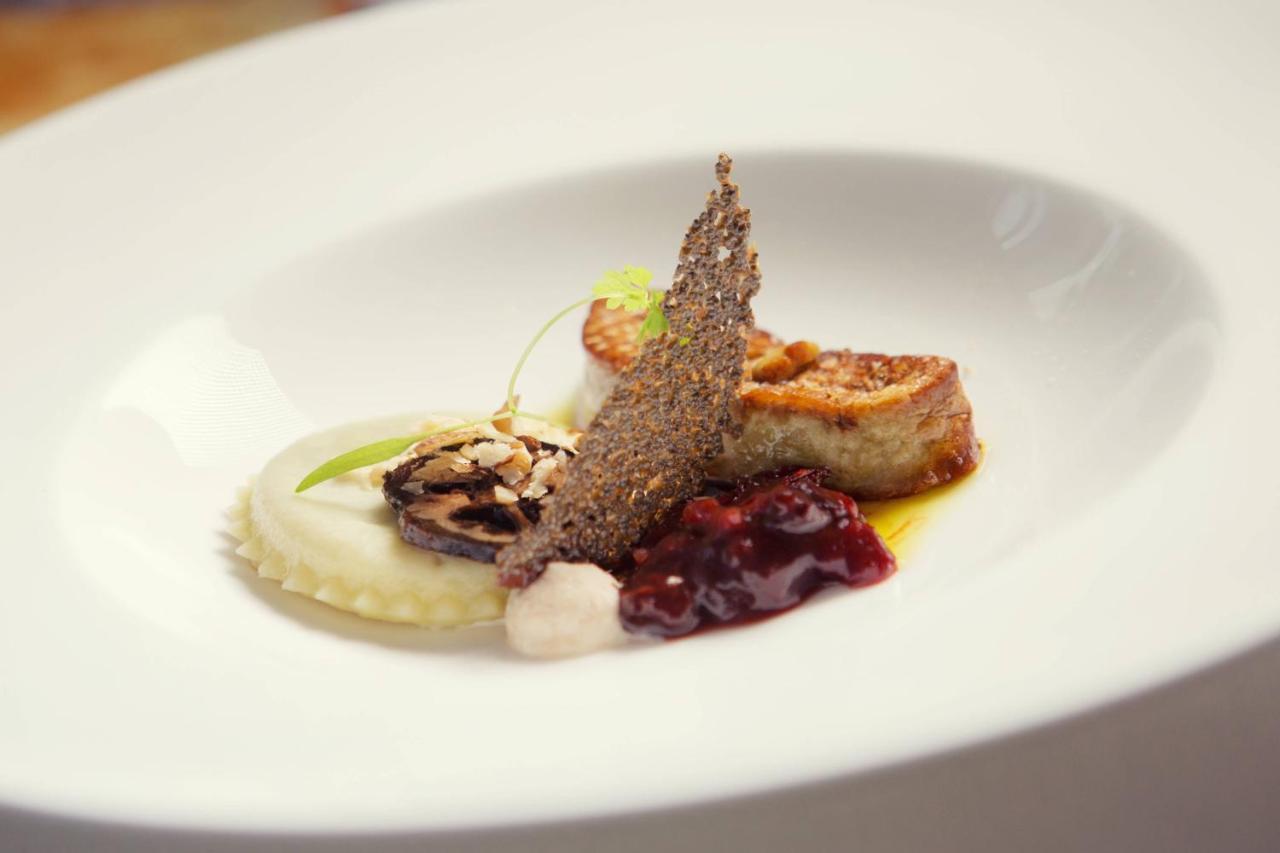Grand Hotel River Park, A Luxury Collection Hotel, Bratislava Exterior foto A dish from the restaurant