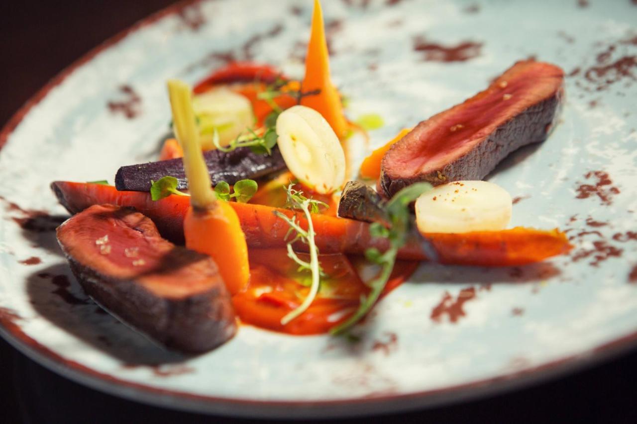Grand Hotel River Park, A Luxury Collection Hotel, Bratislava Exterior foto A plate of duck confit with vegetables