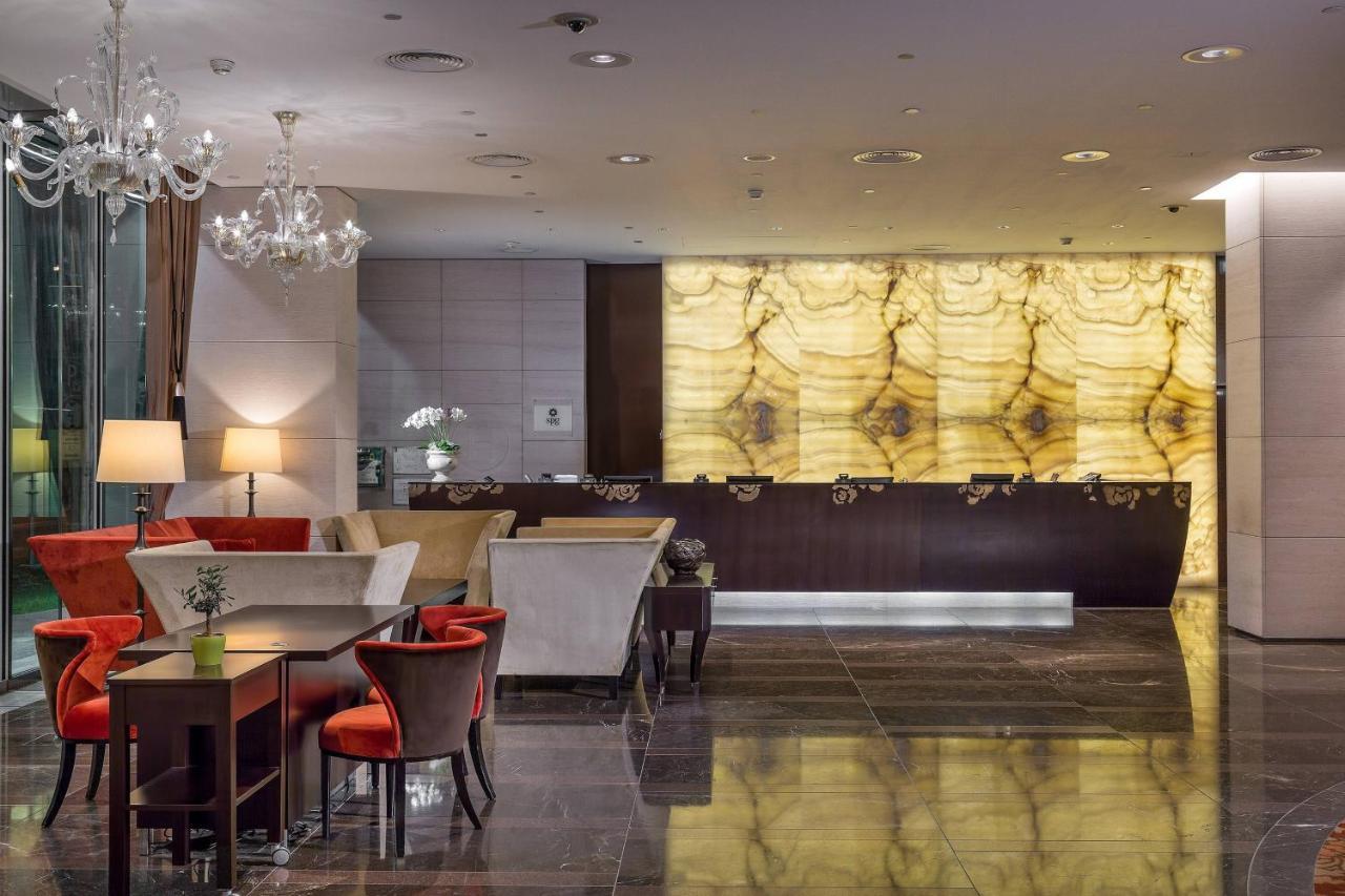 Grand Hotel River Park, A Luxury Collection Hotel, Bratislava Exterior foto Lobby