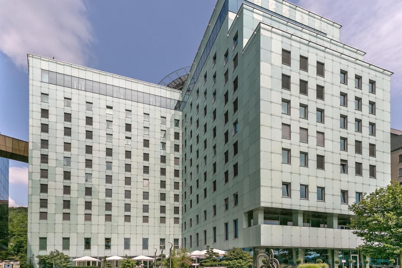 Grand Hotel River Park, A Luxury Collection Hotel, Bratislava Exterior foto The new building of the University Hospital of Freiburg
