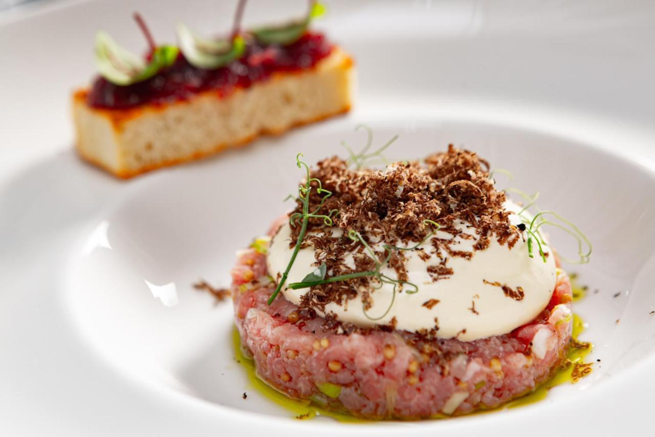 Grand Hotel River Park, A Luxury Collection Hotel, Bratislava Exterior foto A modern Italian dish, a beef tartare with a poached egg
