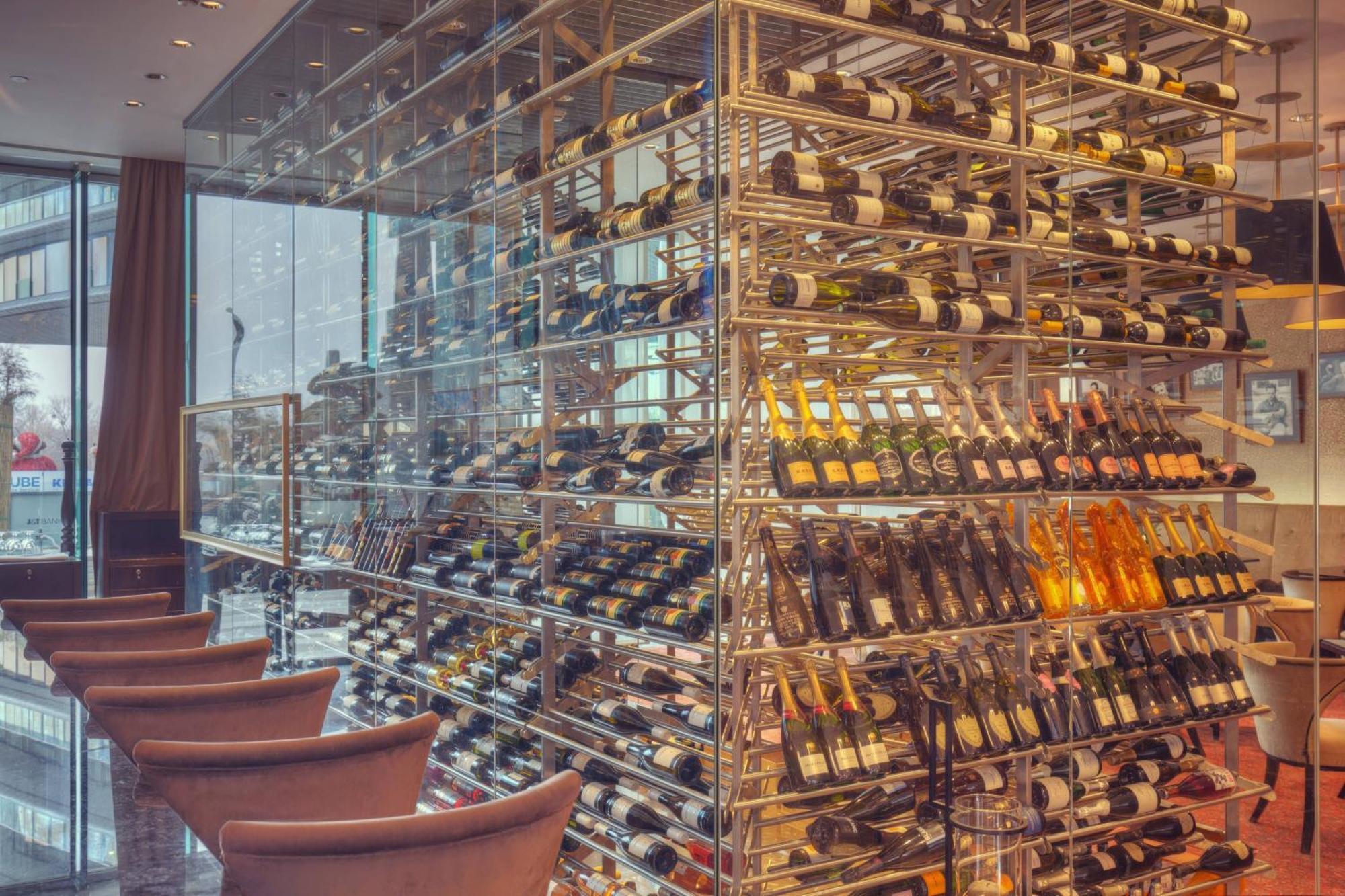 Grand Hotel River Park, A Luxury Collection Hotel, Bratislava Exterior foto Wine rack