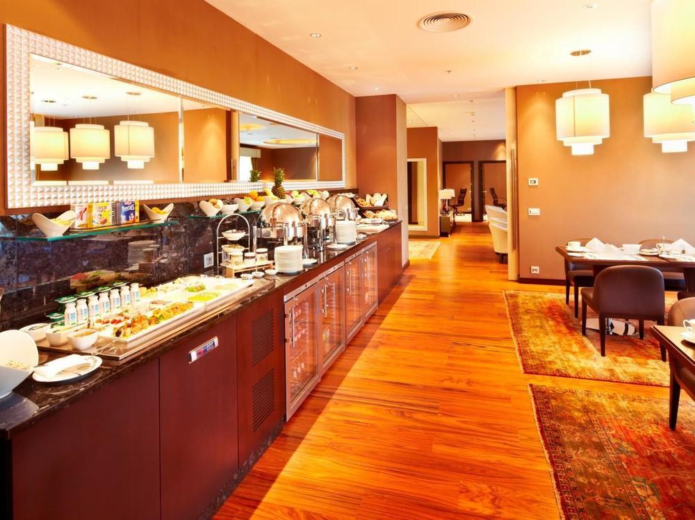 Grand Hotel River Park, A Luxury Collection Hotel, Bratislava Facilidades foto The lounge at the airport