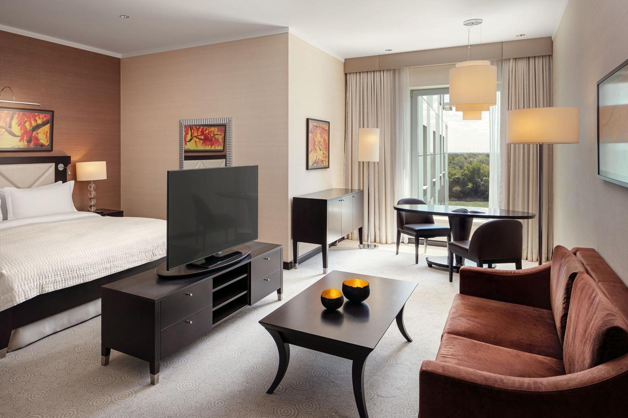 Grand Hotel River Park, A Luxury Collection Hotel, Bratislava Exterior foto A typical studio apartment