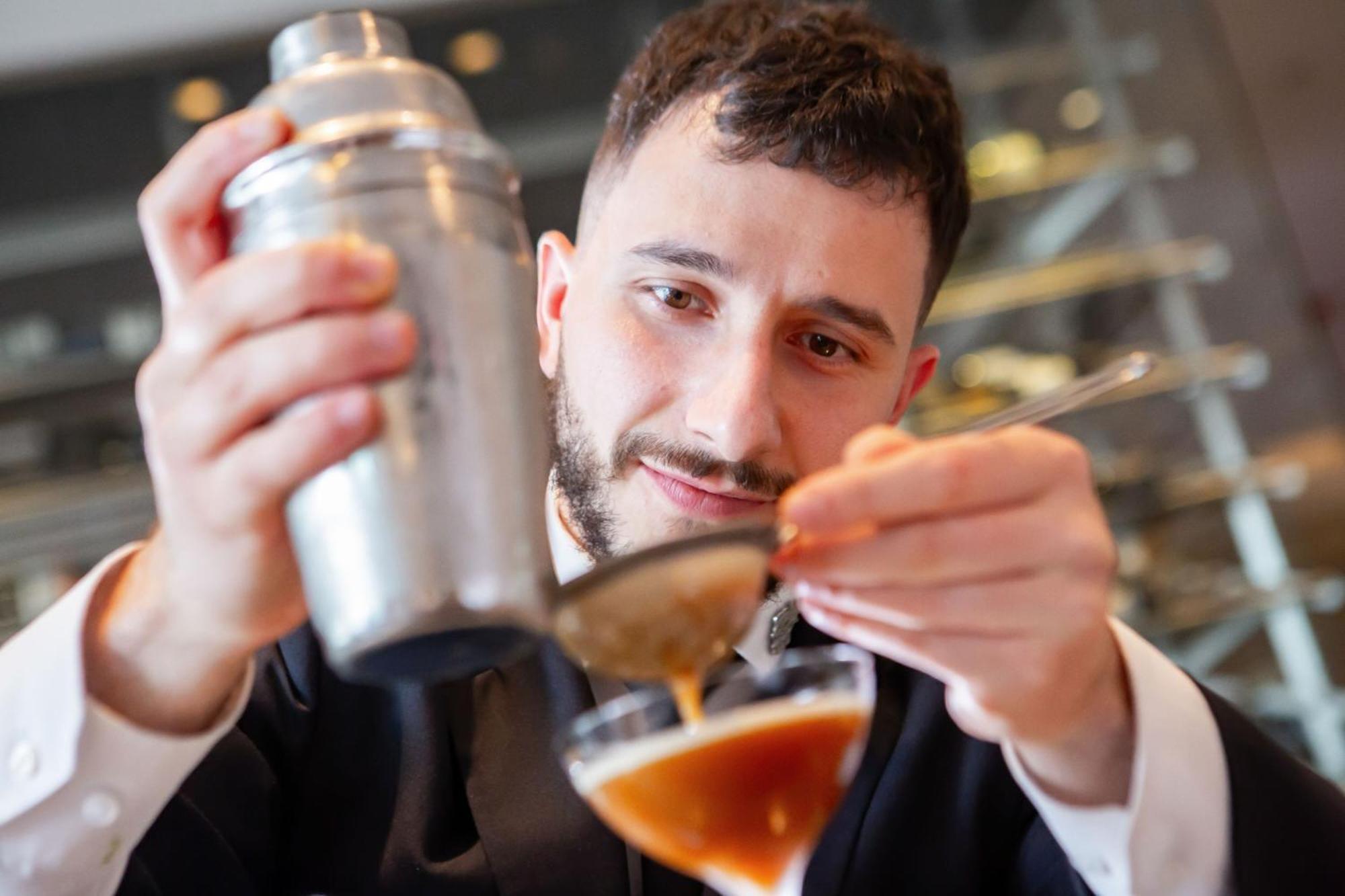 Grand Hotel River Park, A Luxury Collection Hotel, Bratislava Exterior foto A bartender preparing a drink