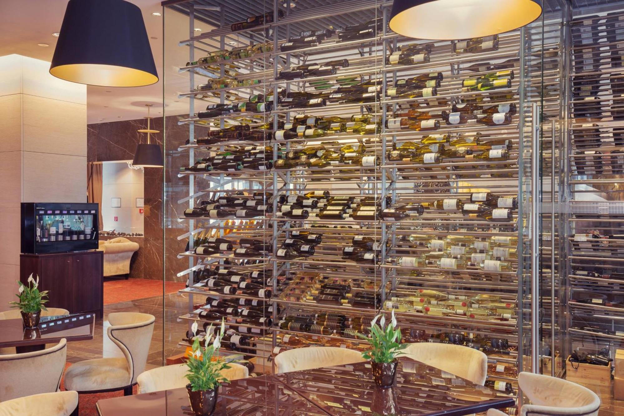 Grand Hotel River Park, A Luxury Collection Hotel, Bratislava Exterior foto Wine rack
