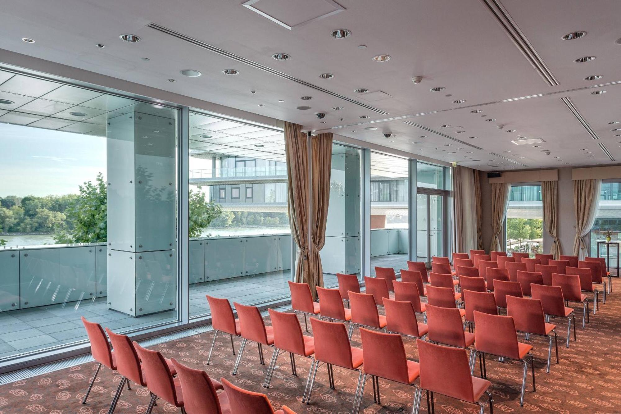 Grand Hotel River Park, A Luxury Collection Hotel, Bratislava Exterior foto Meeting room
