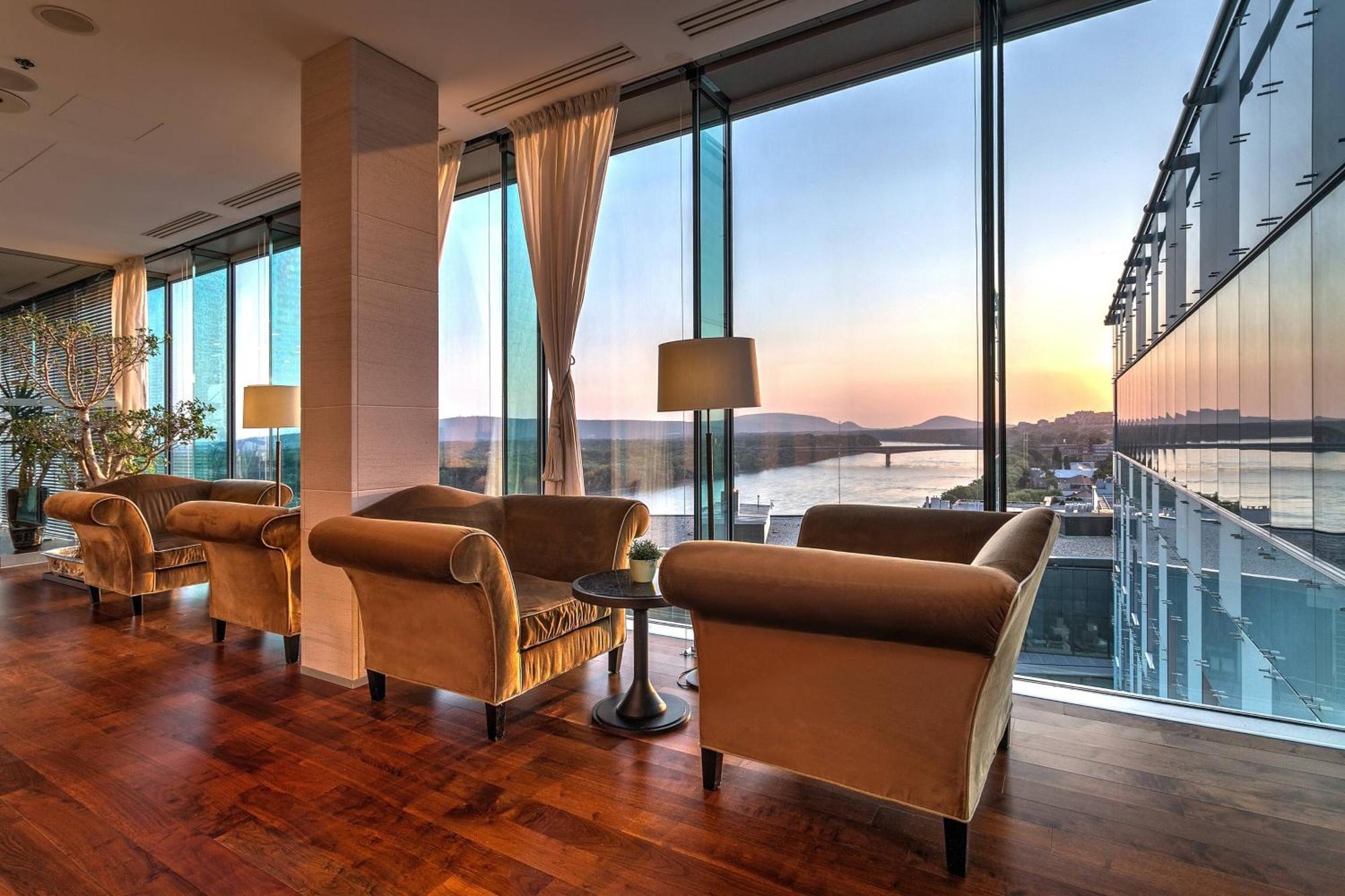 Grand Hotel River Park, A Luxury Collection Hotel, Bratislava Exterior foto The lounge at the hotel